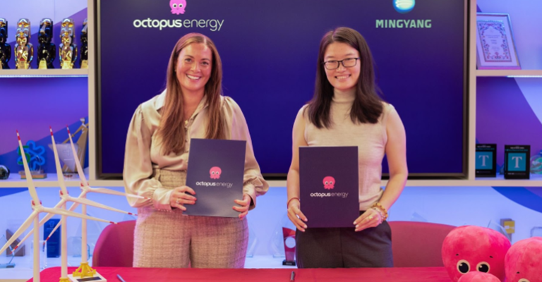 Zoisa North-Bond, CEO of Octopus Energy Generation, is in conversation with Angie (Chao) Zhang, Senior Vice President at Ming Yang Smart Energy, during her visit to Octopus Energy’s London headquarters.